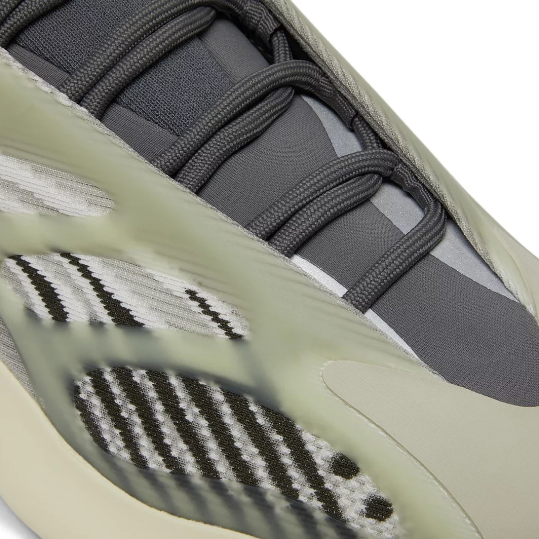 adidas Yeezy 700 V3 'Fade Salt'6