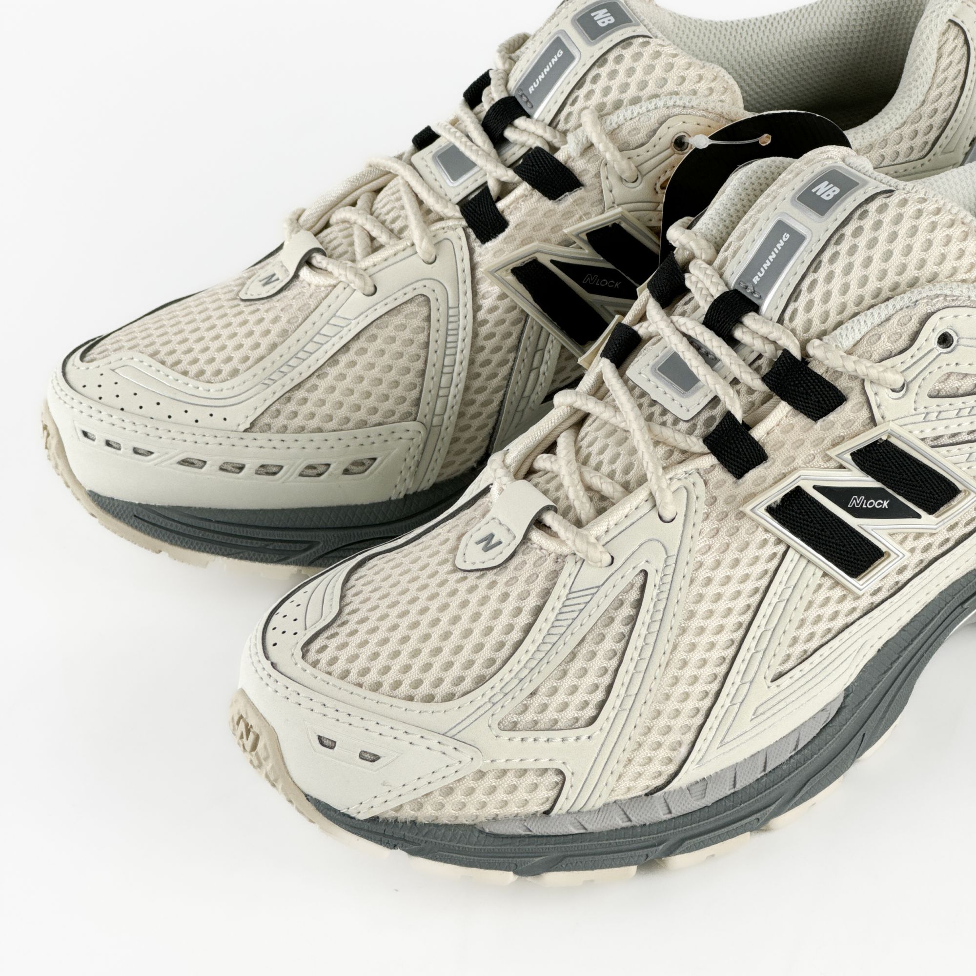 New Balance 1906R Cordura 'Tan Black'2