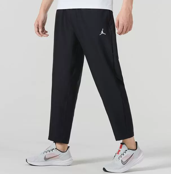 Air Jordan Essential Cropped Pant1