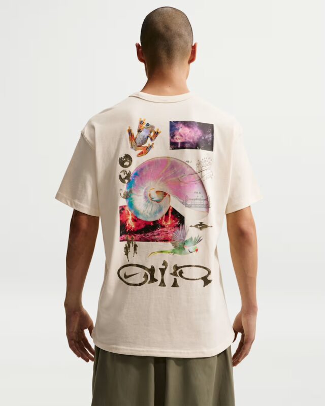 Nike Sportswear Premium Essentials Tee Beige