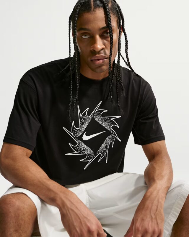 Nike Swoosh graphic Tee Black