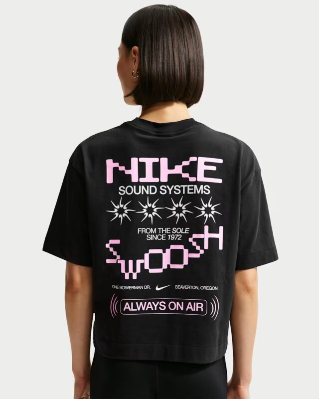Nike Oversized Mid-Cropped «NIKE SOUND SYSTEMS» Tee Black
