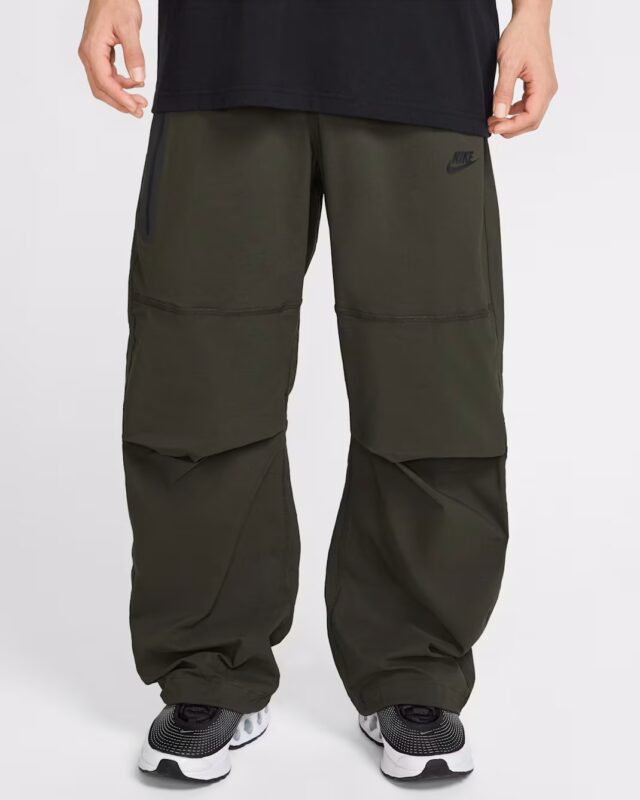 Nike Tech Woven Oversized Pants Olive